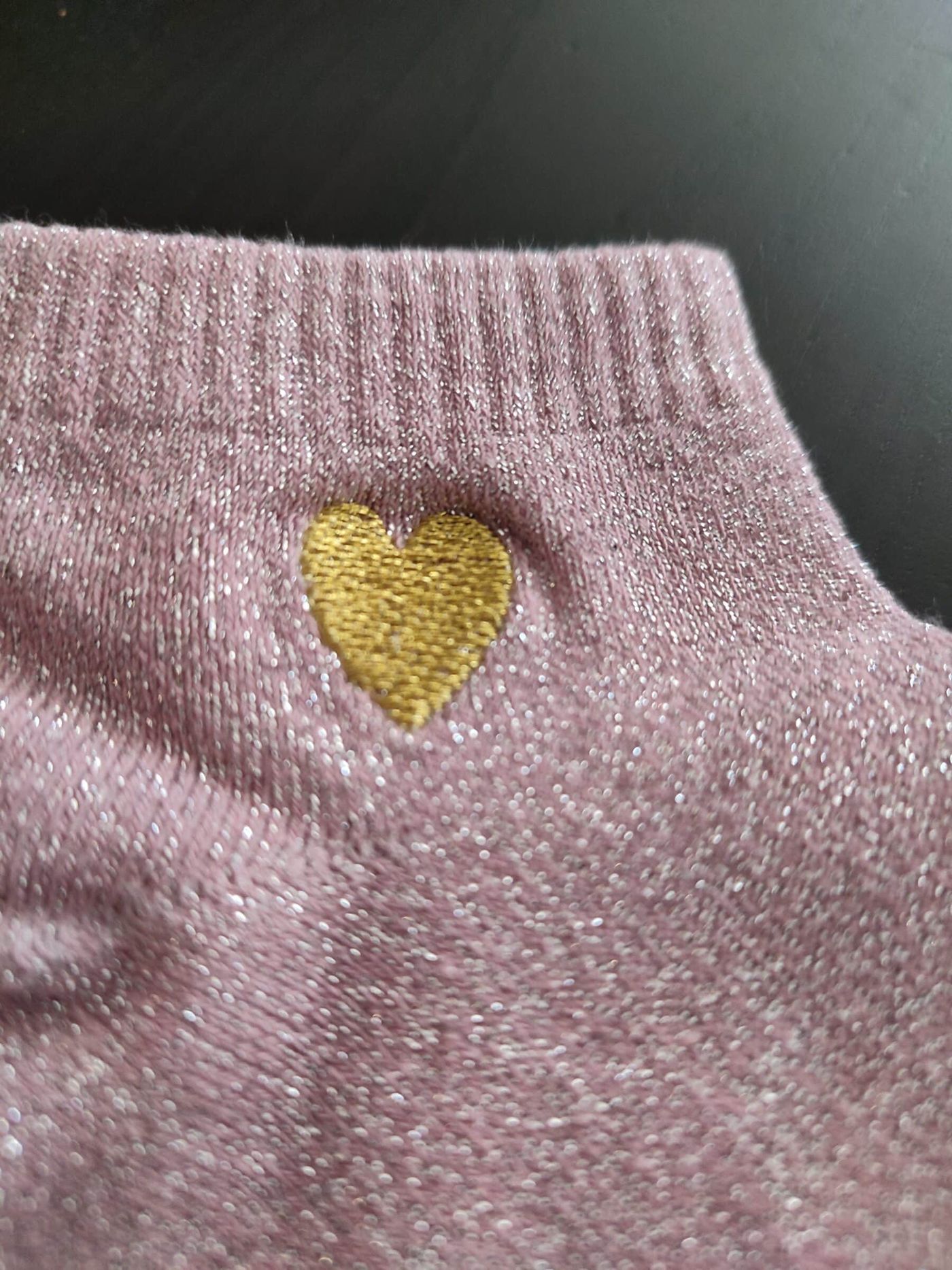 socquette paillettes roses détail coeur brodé