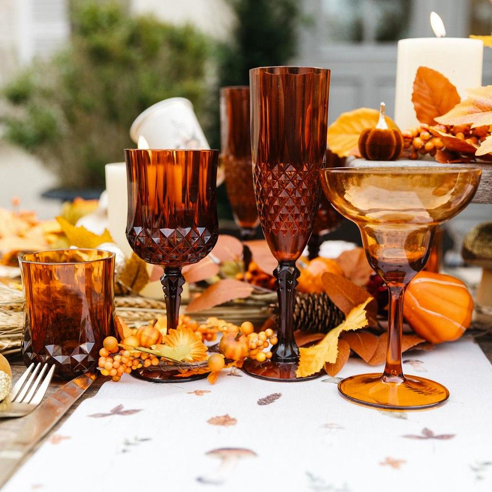 Verre à pied réutilisable en plastique ambré 220ml effet cristal, élégant et solide pour table romantique ou dîner à deux