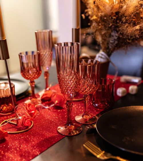 Chemin de table rouge en velours avec paillettes et motif losange, 28x300 cm, décoration romantique et élégante