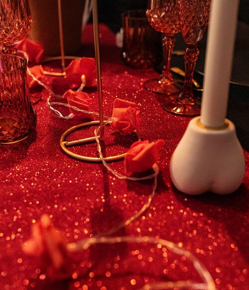 Guirlande lumineuse de 10 roses en mousse 1,5 m, lumière chaude pour décoration romantique ou dîner à deux