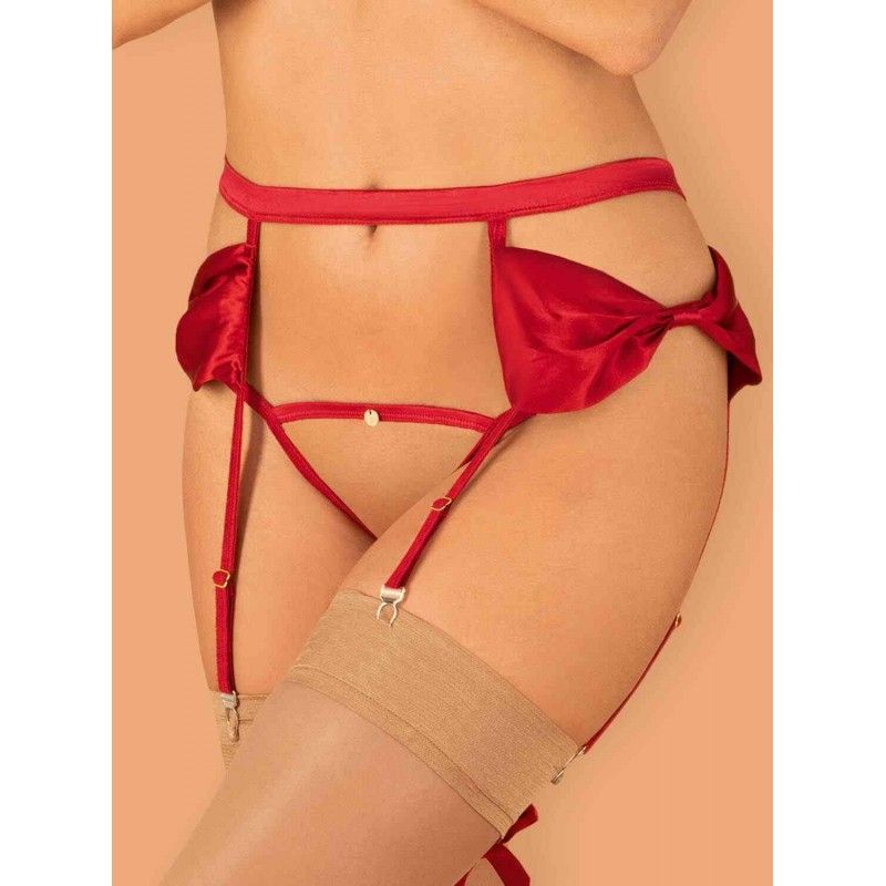 Lingerie rouge Rubinesa portée pour une soirée romantique