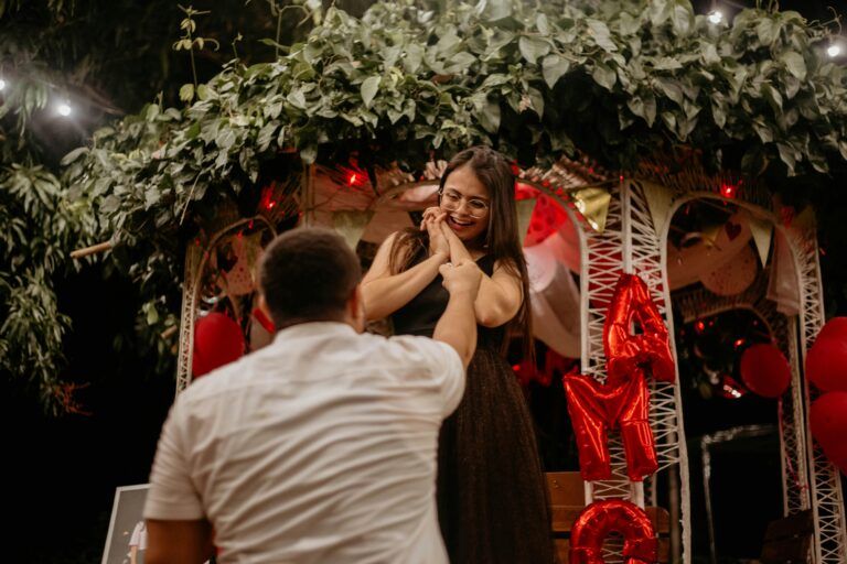 Comment décorer une demande en mariage à la maison : le guide complet