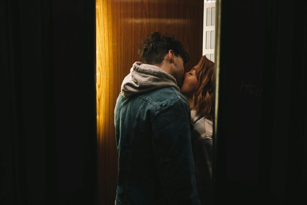 Soirée coquine en couple : 7 idées pour pimenter vos nuits