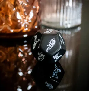 dé érotique 12 faces noir - RoseandFly