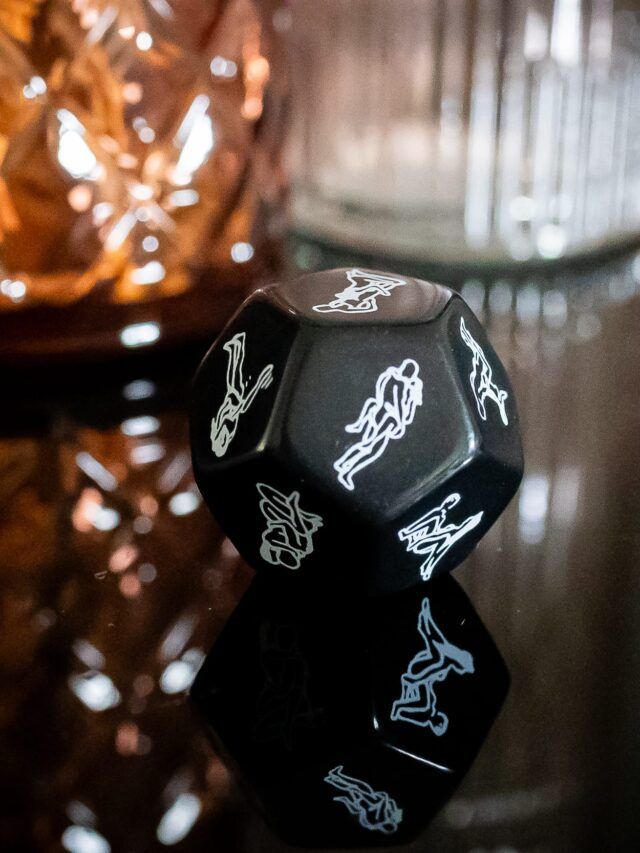 dé érotique 12 faces noir - RoseandFly