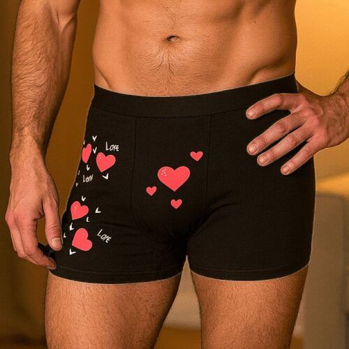 Boxer homme noir décoré de cœurs rouges et inscription Love, lingerie romantique sexy pour couple