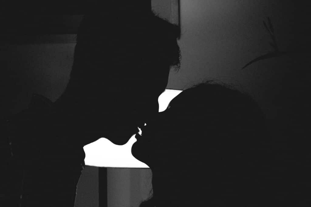 couple embrasse fantasme lovestore Roseandfly