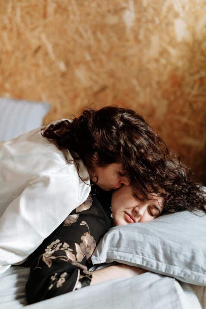 couple-fantasme-lit-roseandfly-lovestore