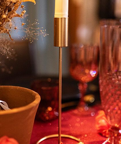 Bougeoir design en métal doré Ø9,5x23cm, décoration élégante pour table romantique ou ambiance chaleureuse