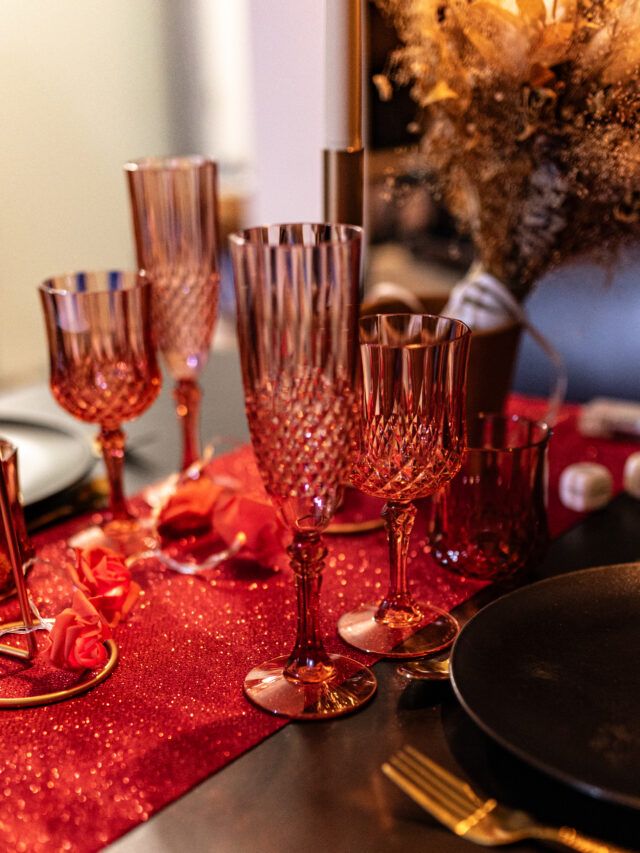 Chemin de table rouge en velours avec paillettes et motif losange, 28x300 cm, décoration romantique et élégante