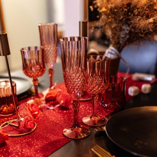 Chemin de table rouge en velours avec paillettes et motif losange, 28x300 cm, décoration romantique et élégante