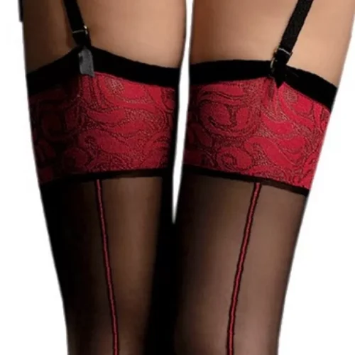 Détail du revers rouge arabesque des bas Scarlett Fiore