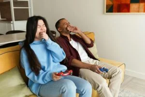 Soirée jeux coquins : le guide pour choisir le jeu parfait selon votre couple