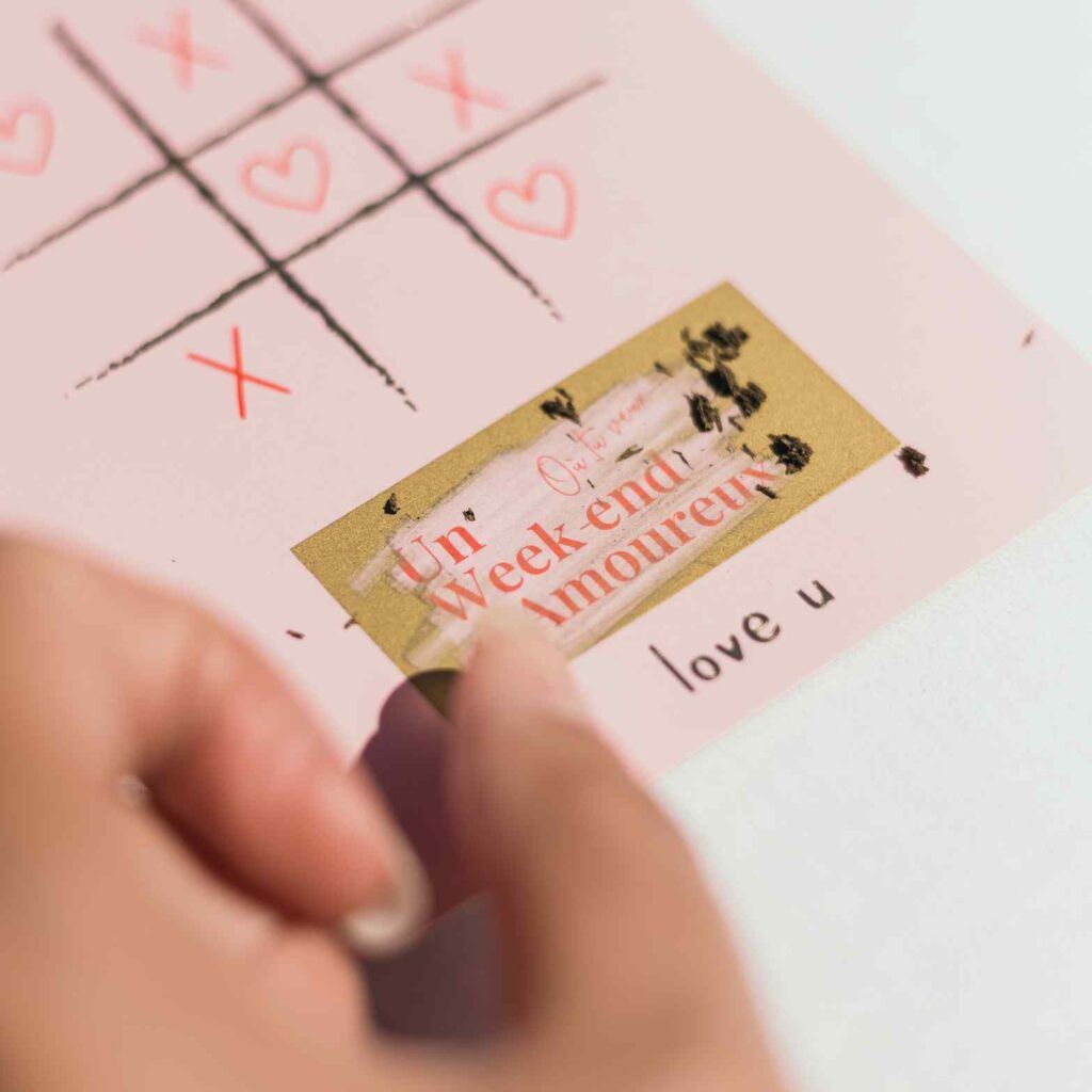 Carte à gratter Dame de Cœur rose et or avec message surprise