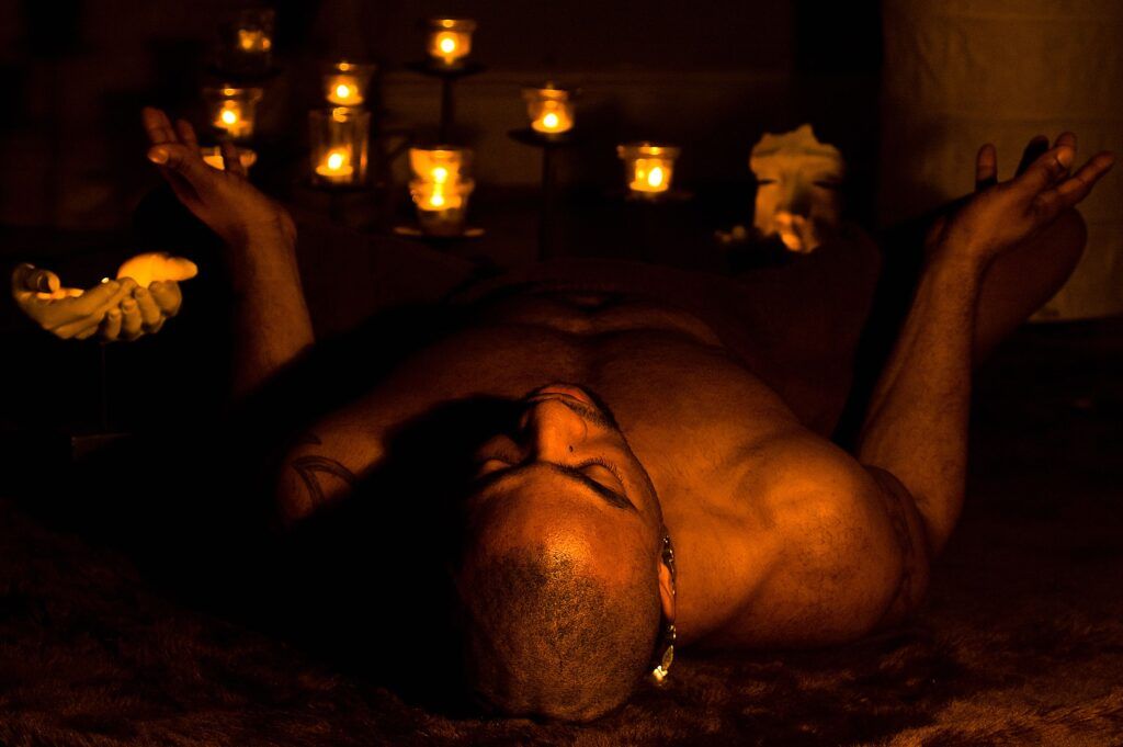 Le massage tantrique : une expérience pour se reconnecter à son couple