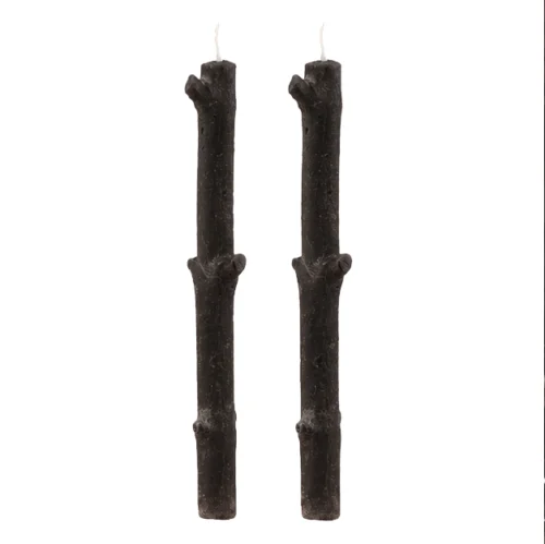 Détail de la finition mate d'une bougie noire branche d'arbre